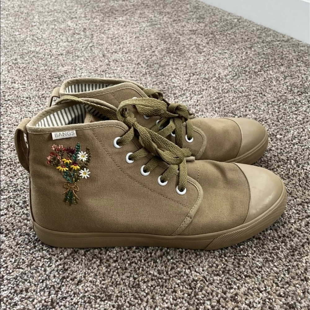 Rare Bangs Shoes Womens 7.5 Wallflower